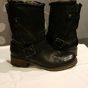 Clarks Black Boots 2 ways to Wear. Leather upper